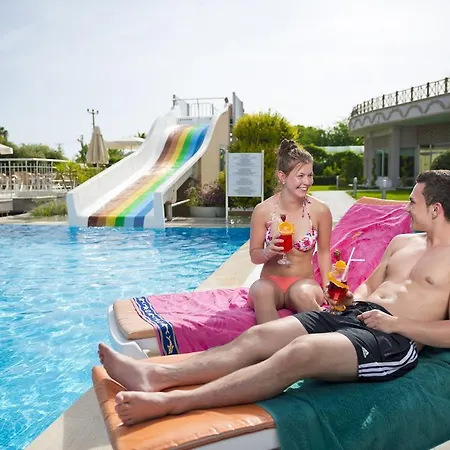 Sun Club Semesteranläggning (resort) Side